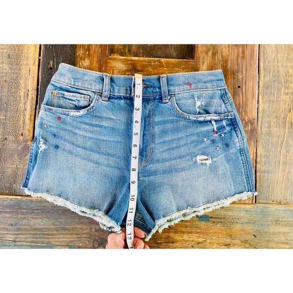 Hollister Vintage Short • High Rise • Distressed • Embroidered • Size 3 Jean Sho - Picture 3 of 6